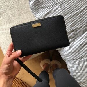 Kate Spade New York Laurel Way Neda Saffiano Leather Zip Around Black Wallet